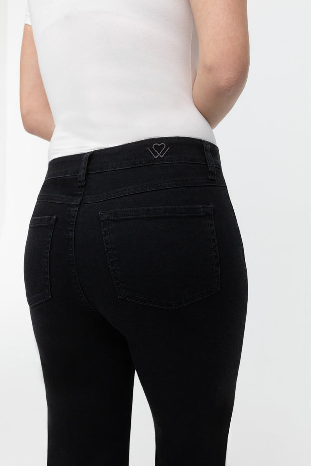 Relaxed Straight Black Rinse