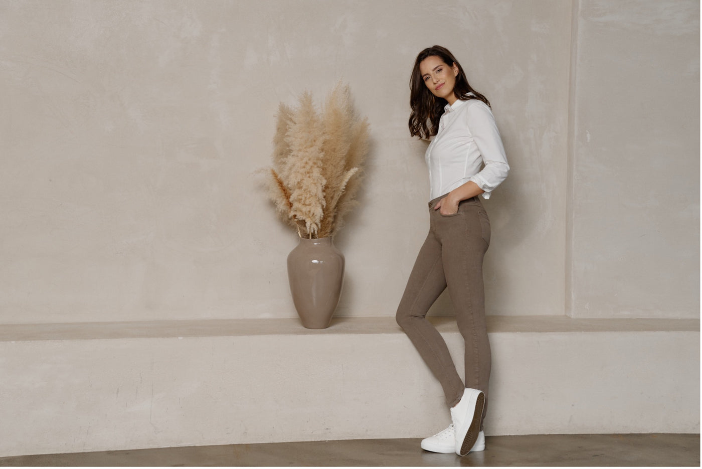 WC82_WONDER_JEANS_CLASSIC_REGULAR_GREY_TAUPE6